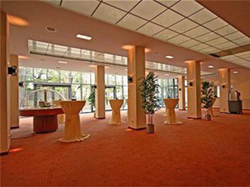 Courtyard By Marriott Dresden Hotel Exterior photo