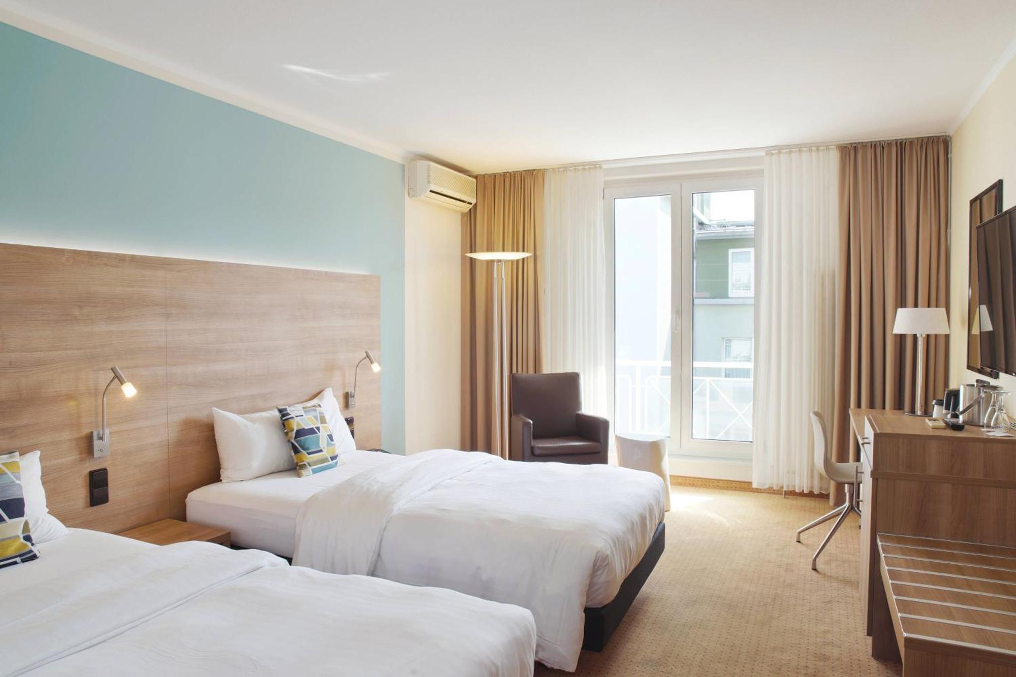 Courtyard By Marriott Dresden Hotel Exterior photo