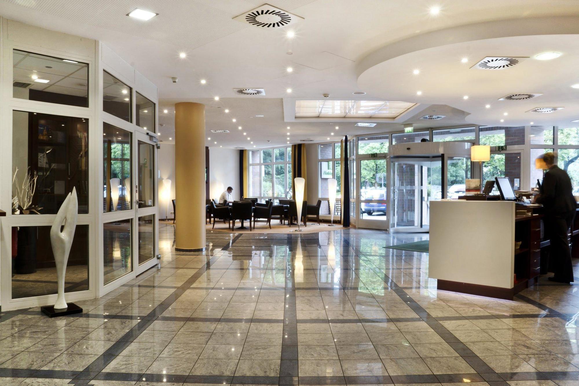 Courtyard By Marriott Dresden Hotel Exterior photo