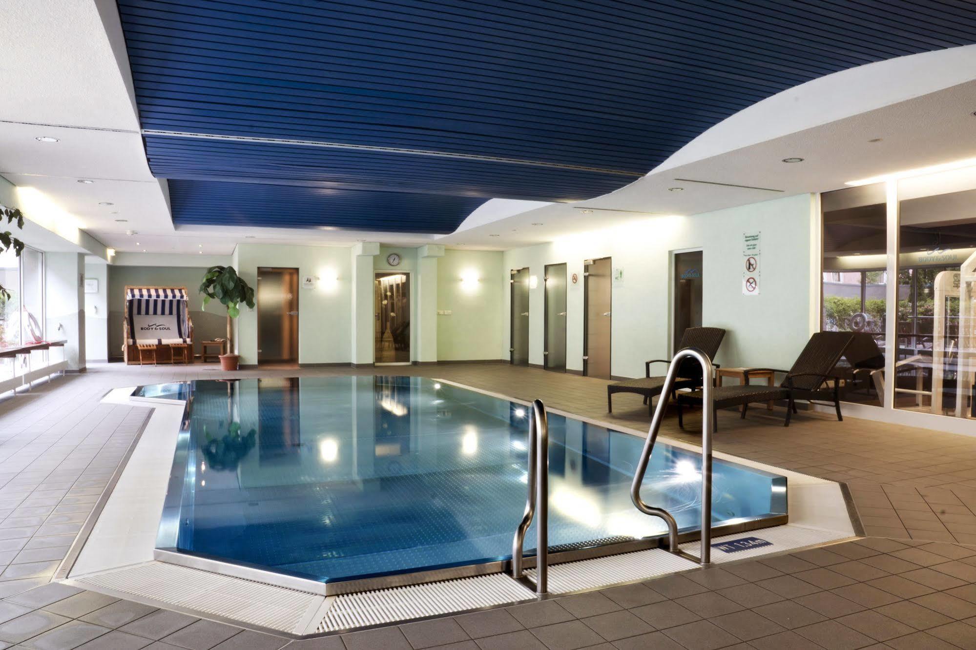 Courtyard By Marriott Dresden Hotel Exterior photo